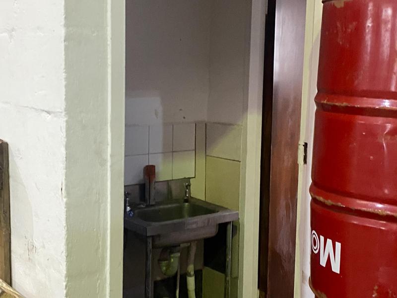 To Let commercial Property for Rent in Athlone Western Cape